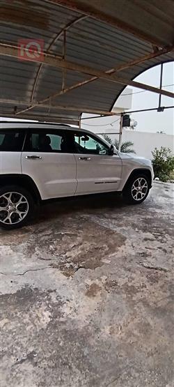 جیپ گراند شیرۆکی